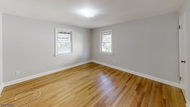 Building Photo - 141 Sheridan Ave