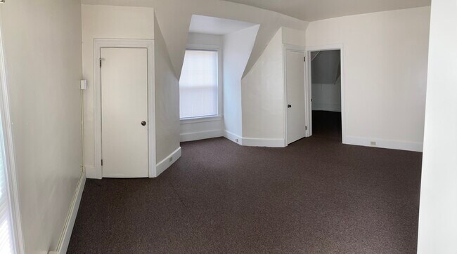 Foto del edificio - 300 Grampian Blvd