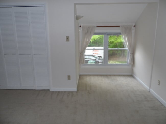 Building Photo - 4100 Five Oaks Dr