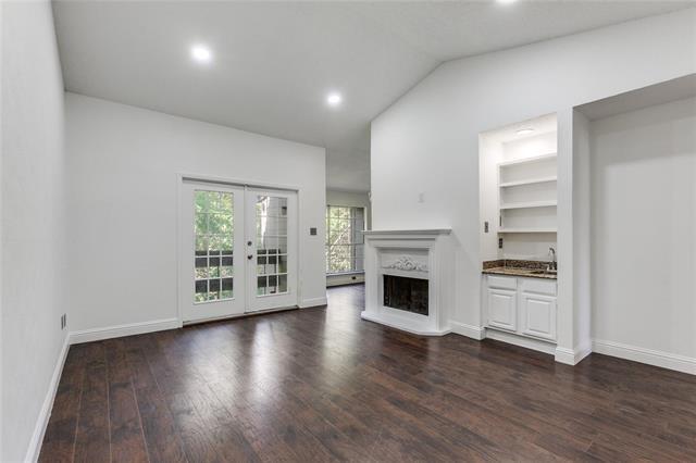 Foto del edificio - 9801 Royal Ln