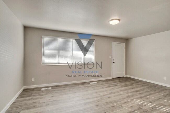 Foto del edificio - 528 200 E