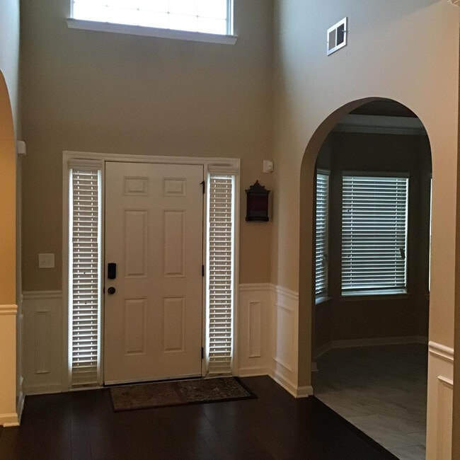 Building Photo - 2793 Huntcliffe Dr