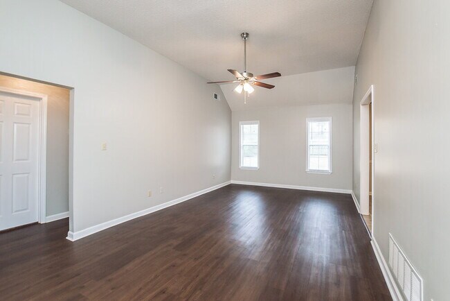 Building Photo - 10149 Phillips Dr