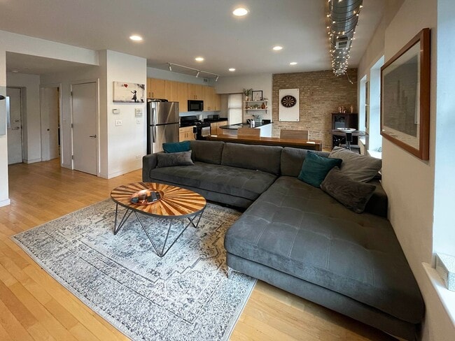 Photo - 2050 W. Potomac Apartment