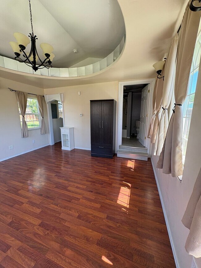 Foto del edificio - Cozy studio available now!