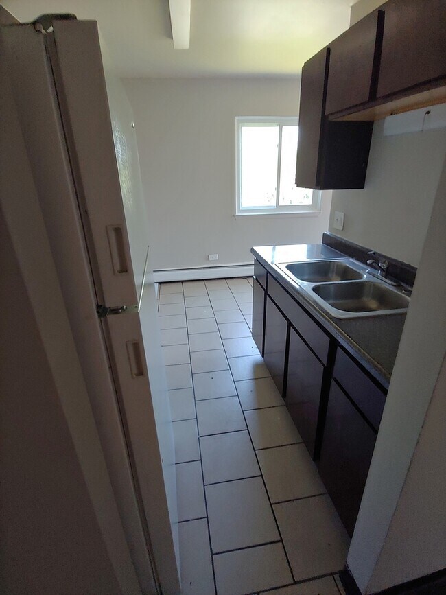 Building Photo - 701 Spruce Ct