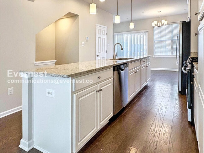 Building Photo - 7113 Rowlock Aly