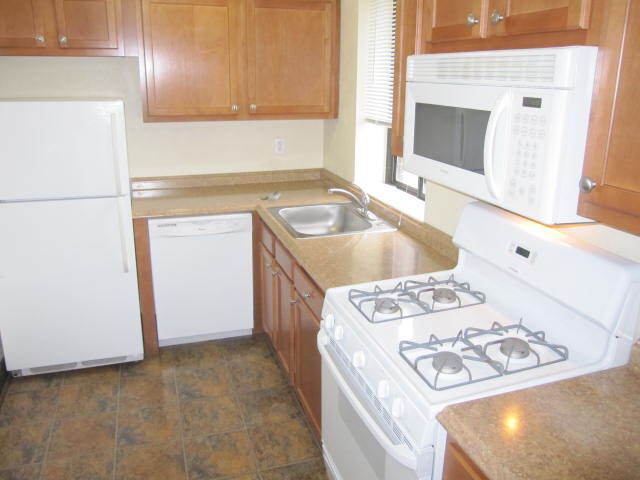 HUTCH Kitchen - The Edgewood Apartments