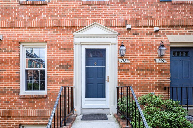 Building Photo - NEW PRICE!!  Ballston 3 Bd  2 Bath +2 Half...