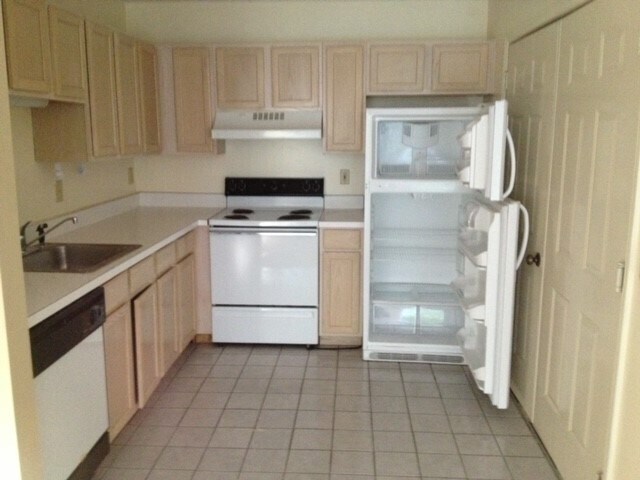 kitchen - 24 Stone Creek Ln