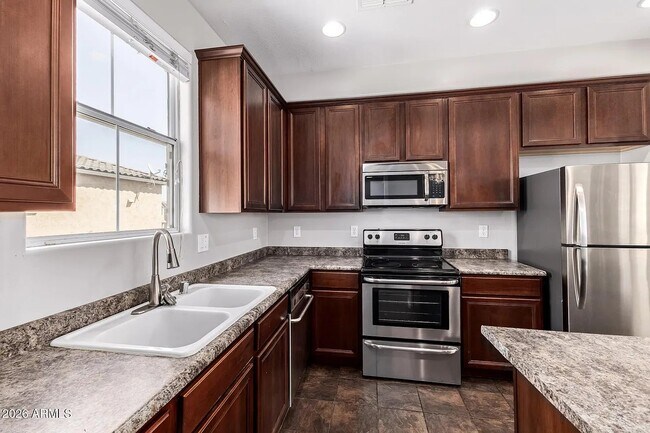 Building Photo - 2026 N 78th Glen