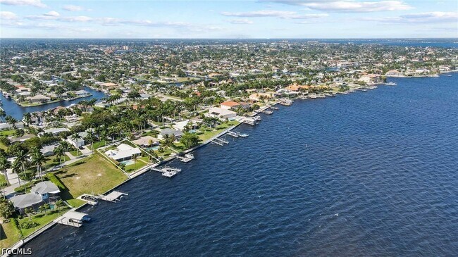 Foto del edificio - 252 Bayshore Dr
