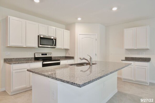 Foto del edificio - Modern 4/2 Home in Sanford with Open Concept Living and 2 Car Garage!