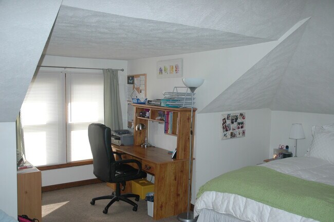 Foto del edificio - 724 1/2 McLane Ave