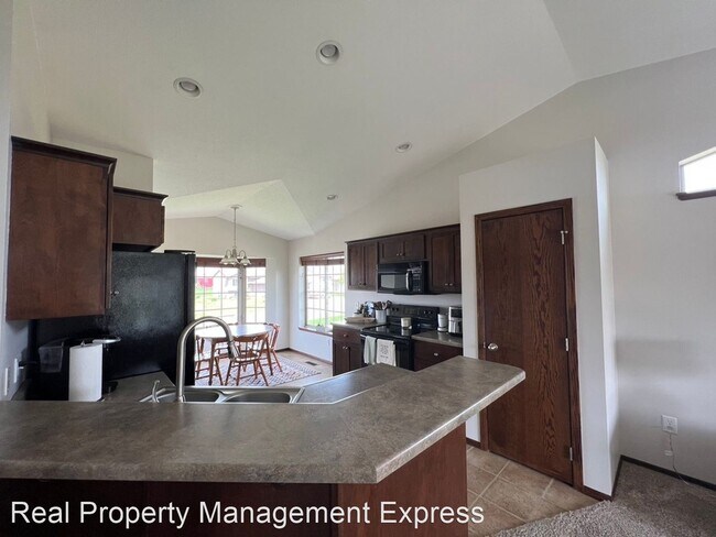Building Photo - 4 br, 2 bath House - 4616 S Grinnell Avenue