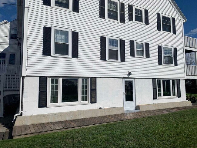 Foto del edificio - 42 Washington Rd