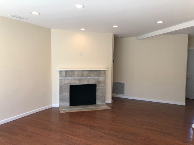 Building Photo - 2922 W 167th St