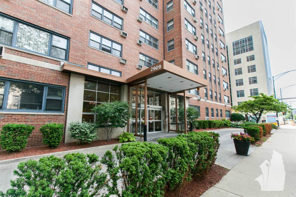 Primary Photo - 2909 N Sheridan Rd
