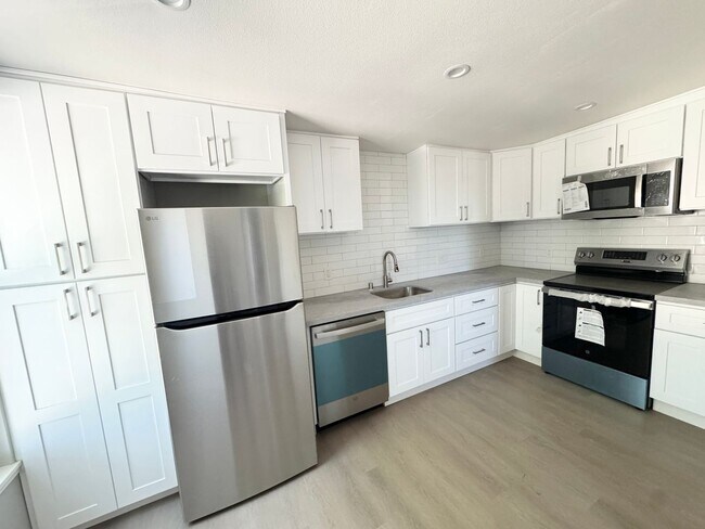 Foto del edificio - Perfect Shape Downtown Livermore Living Condo above Yin-Yin Restaurant