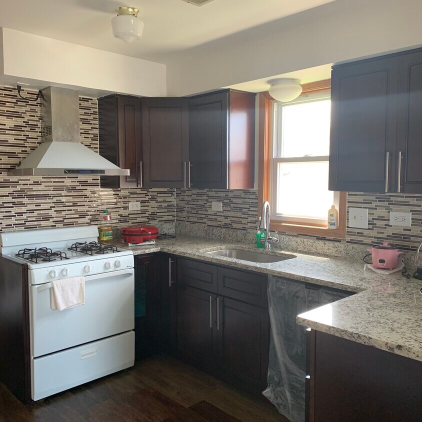 Kitchen - 2838 W 36th Plz