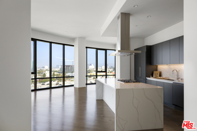 Foto del edificio - 2435 S Sepulveda Blvd