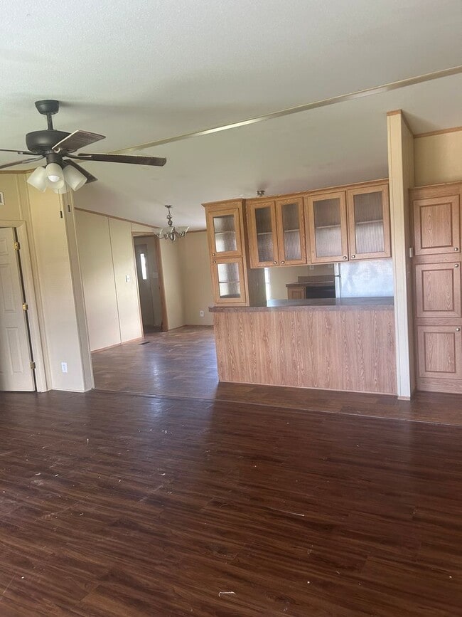 Building Photo - 3 bed 2 bath house