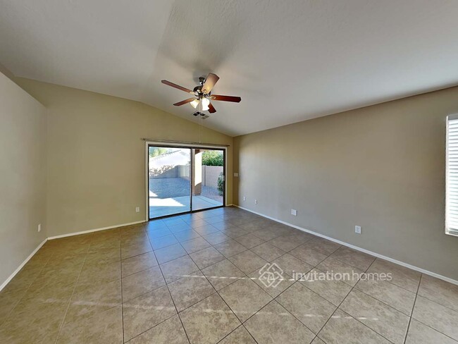 Foto del edificio - 1238 W Oak Tree Ln