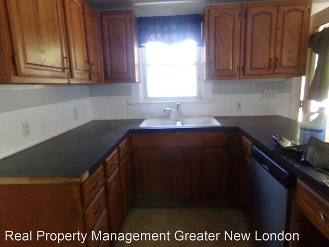 Building Photo - 4 br, 1.5 bath House - 60 Morgan St
