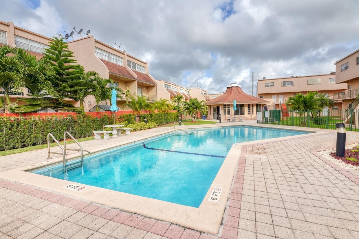 Foto principal - 840 SW 105th Ave