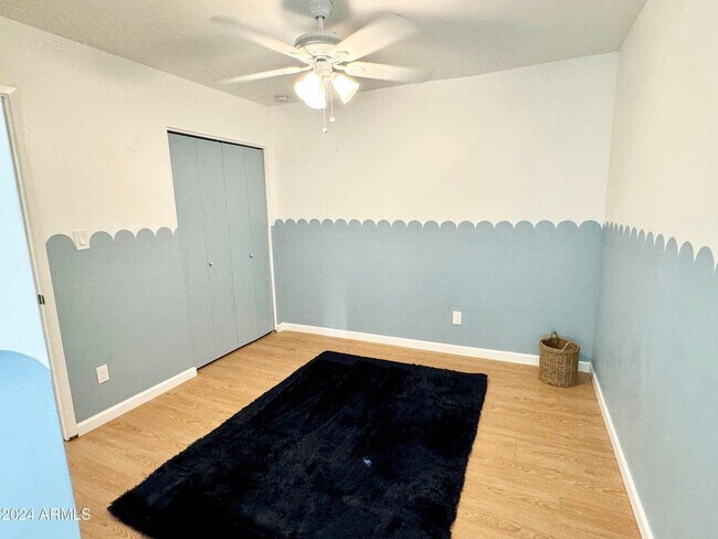 Foto del edificio - 1916 E Inverness Ave