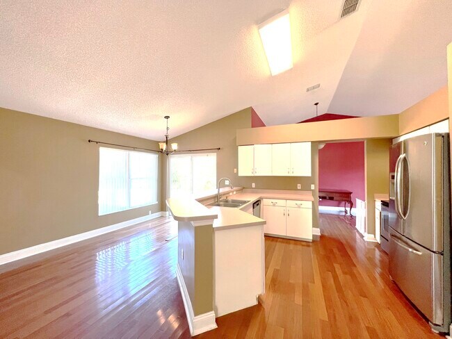 Foto del edificio - 3418 Sterling Lake Cir