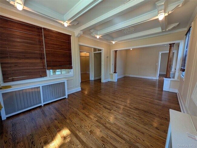Foto del edificio - 56 Demarest Ave