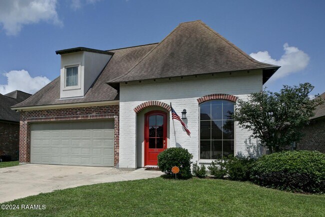 Building Photo - 110 Golden Cypress Dr