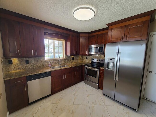 Building Photo - 1427 SW 48th Terrace