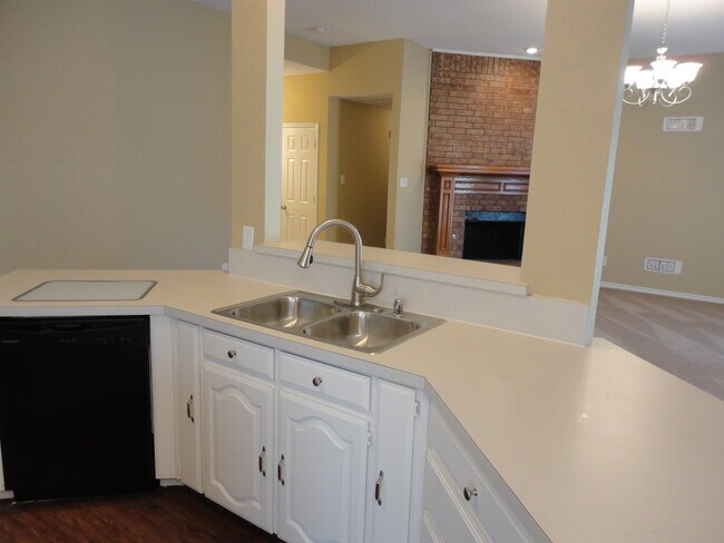 Building Photo - 3125 Cactus Dr