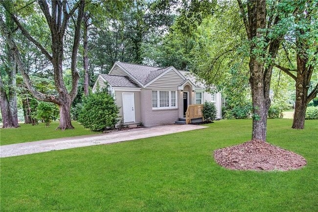 Building Photo - 1542 Columbia Dr