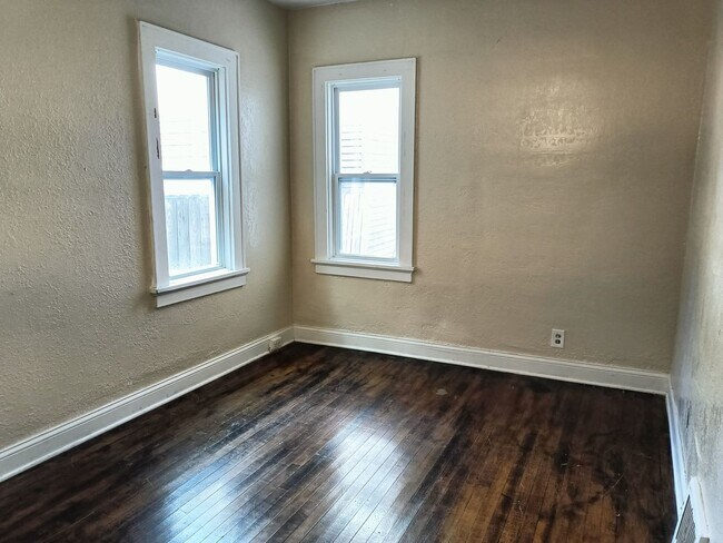 Building Photo - 1904 S 7th St