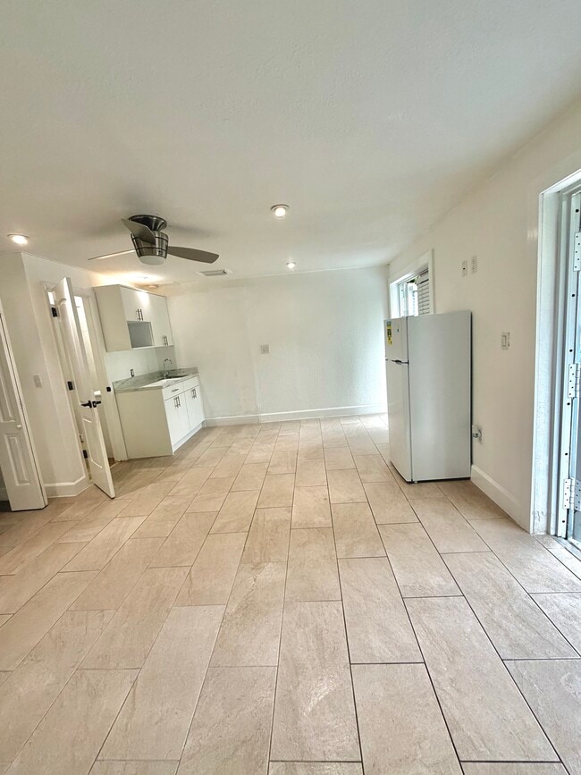 Foto del edificio - 925 SW 94th Ave