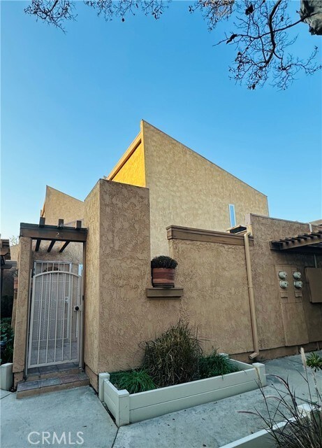 Foto del edificio - 2700 N Brea Blvd