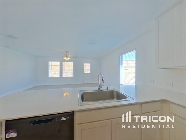 Foto del edificio - 10700 Dusty Rnch Rd