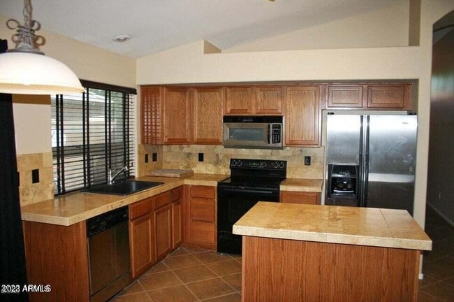 Building Photo - 85 W Holstein Trail