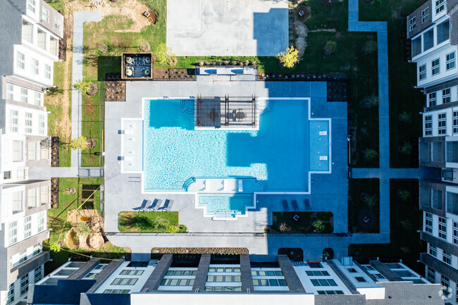 Spectacular Resort Style Pool - Oxford at Weatherford