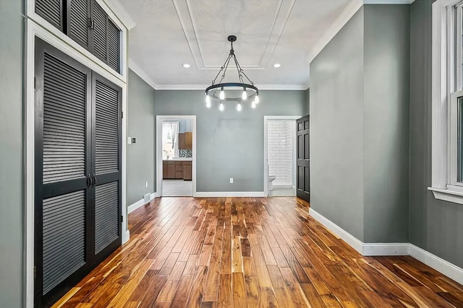 Building Photo - Large 4 or 5 Bedroom-Pittsburgh Pa