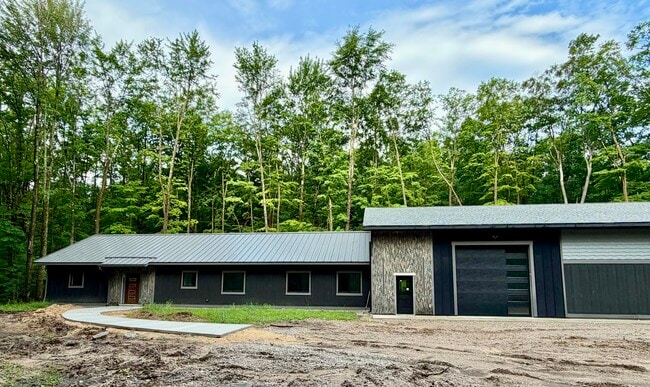Building Photo - 10673 US 31
