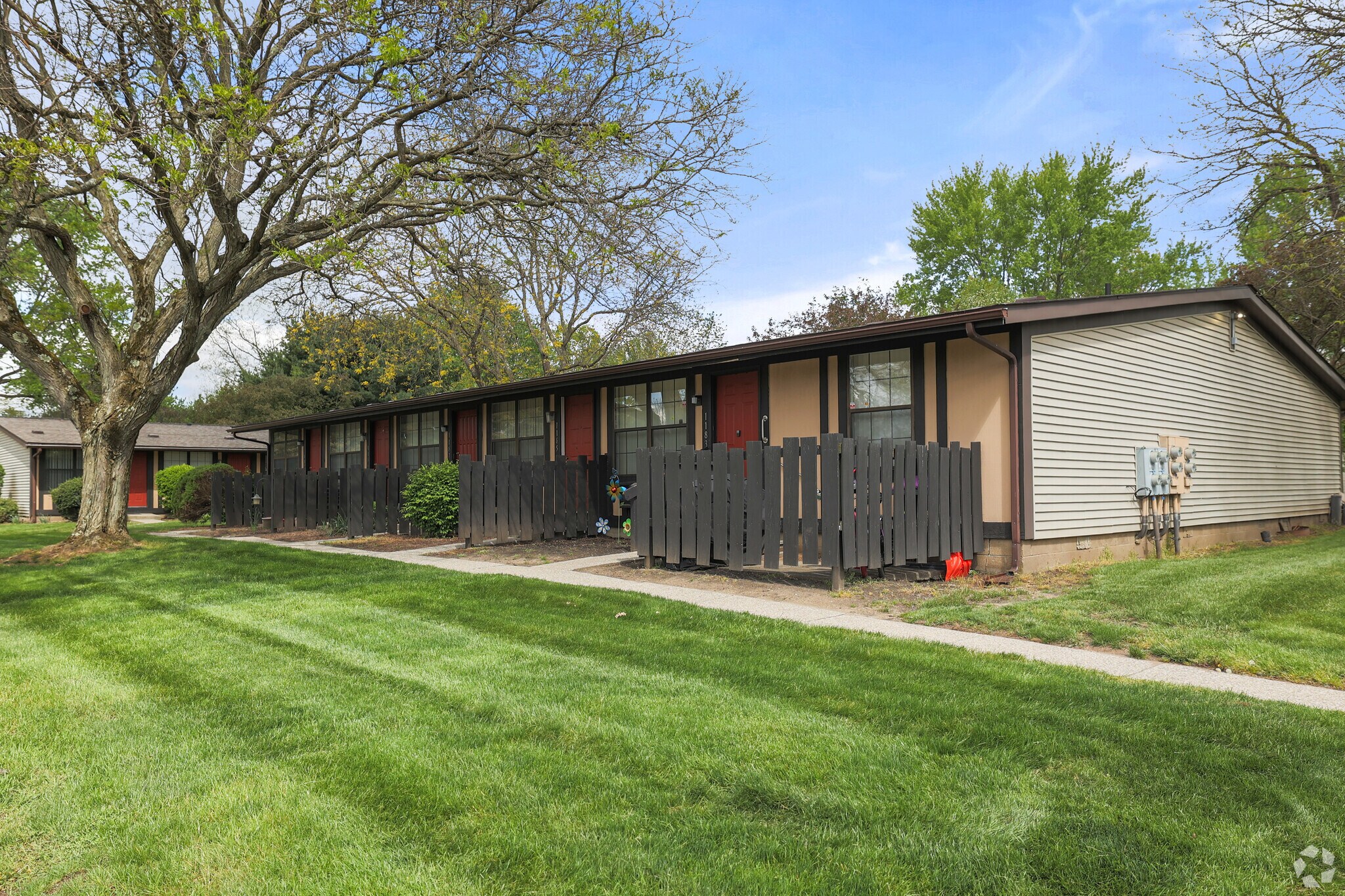 Pinewood Apartments – photo 2