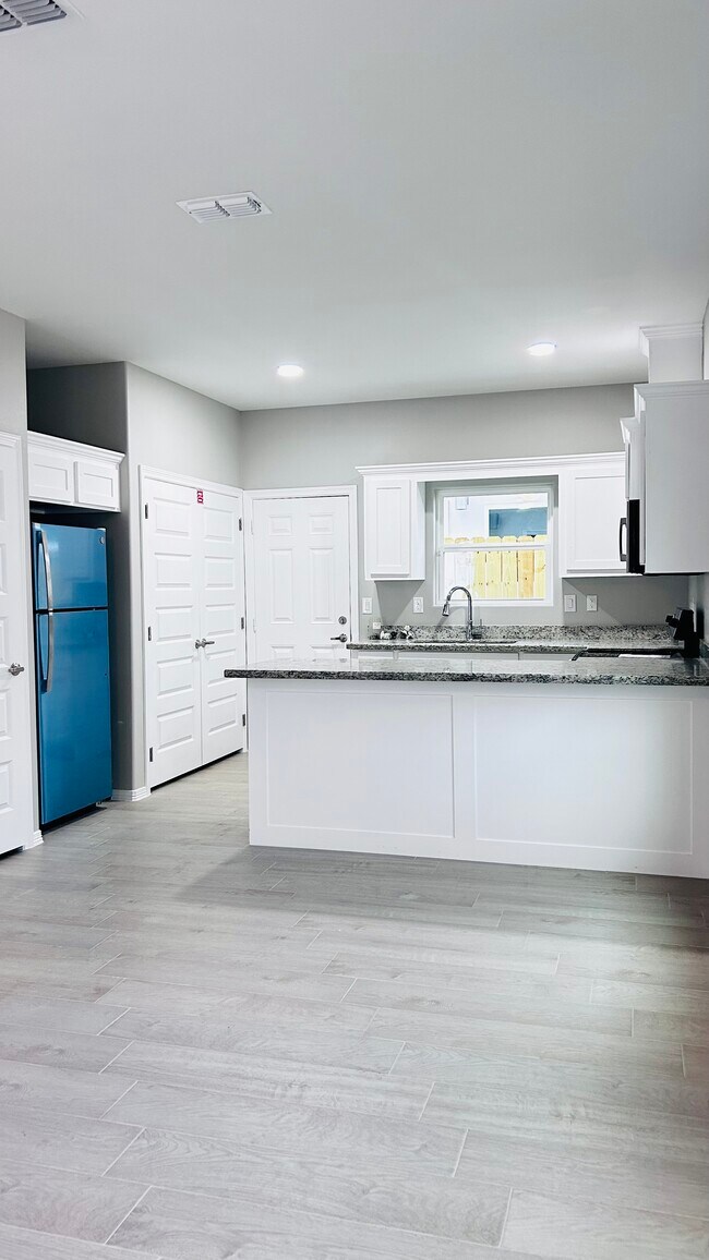 Foto del edificio - 4903 N Dahlia St