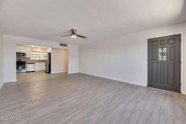 Foto del edificio - 3709 E Sheridan St