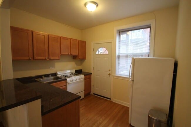 Foto del edificio - 723 W Barry Ave