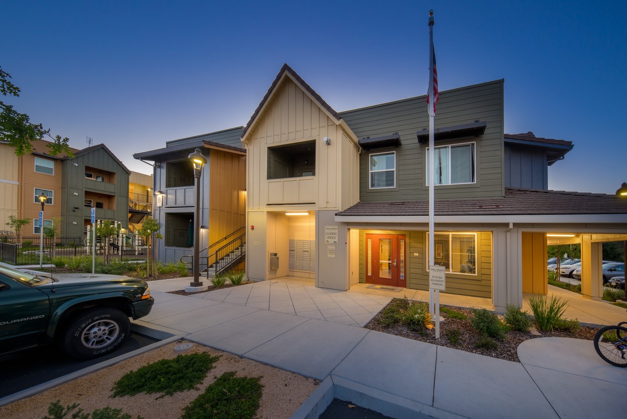 Building Photo - Tierra Springs