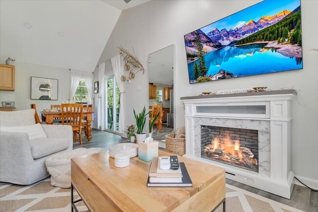 Building Photo - 9326 Fairmount Way